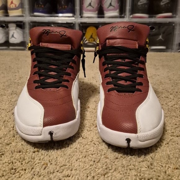 Jordan 12 - Picture 3 of 5
